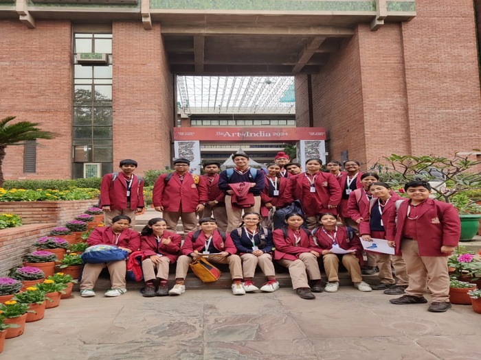 Classes 8 and 9 visit the TOI art exhibition